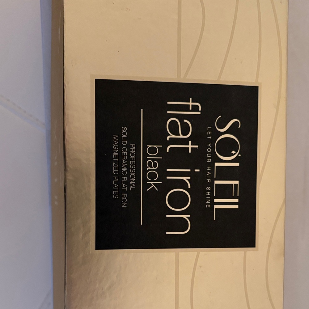 Soleil professional Black Flat Iron